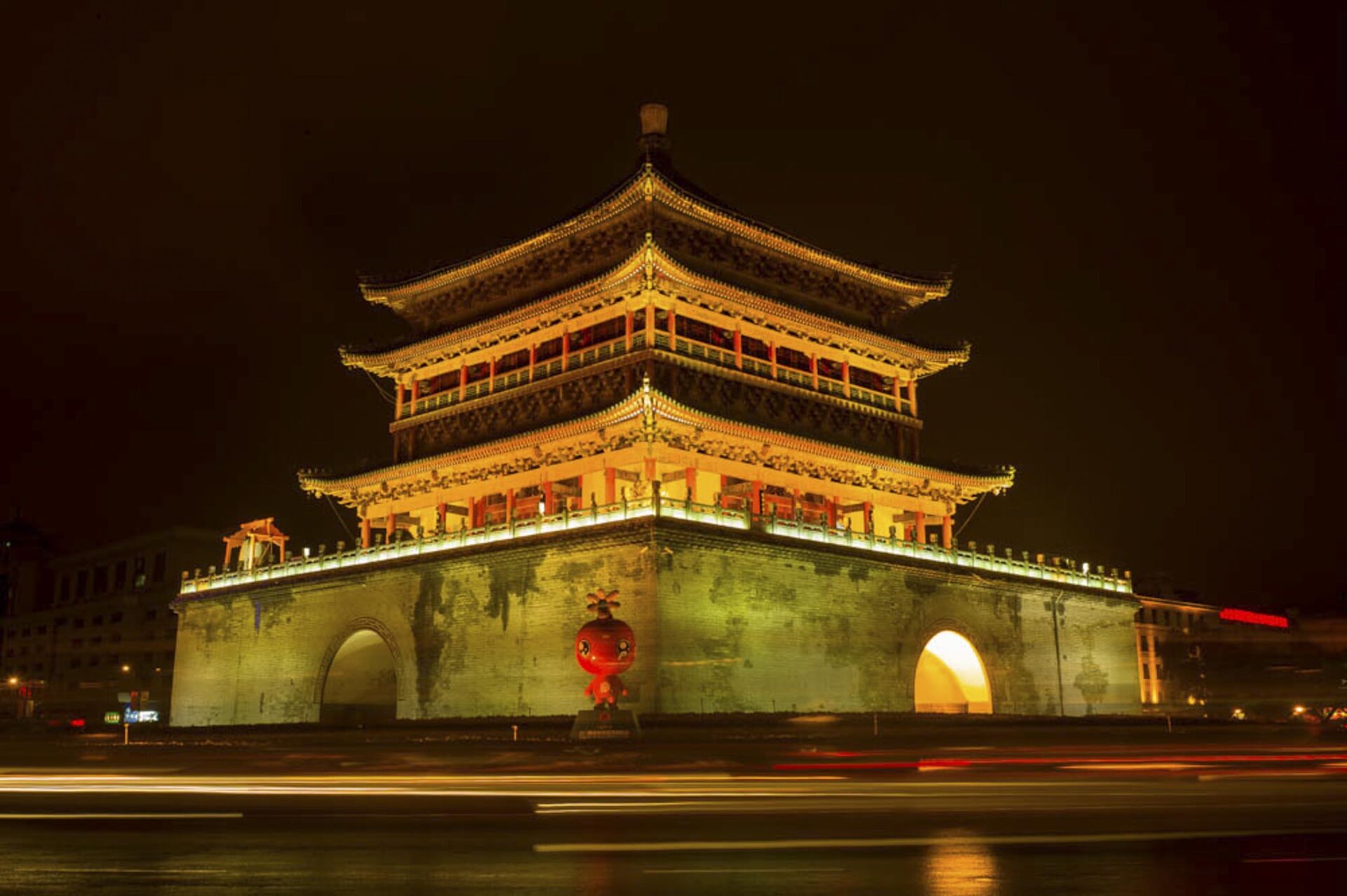 Xi'an’s Bell Tower was built in 1582 and later restored in 1789, 2011