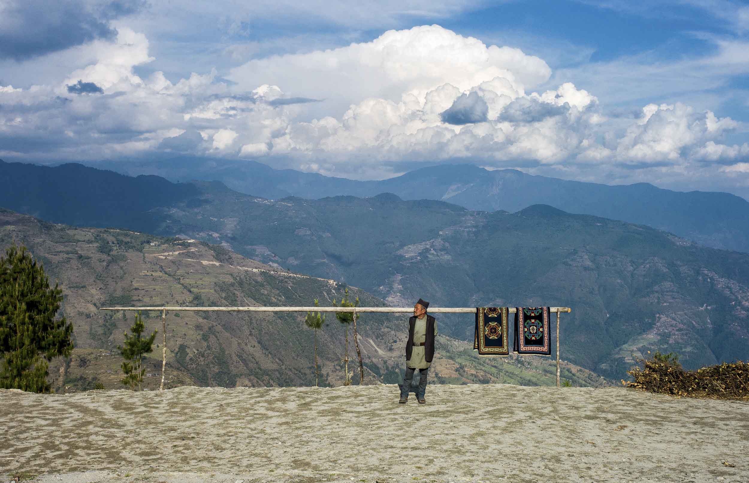 Breathtaking vistas are common throughout the Gosain Kund Trail, including between Ghopte and Kutumsang