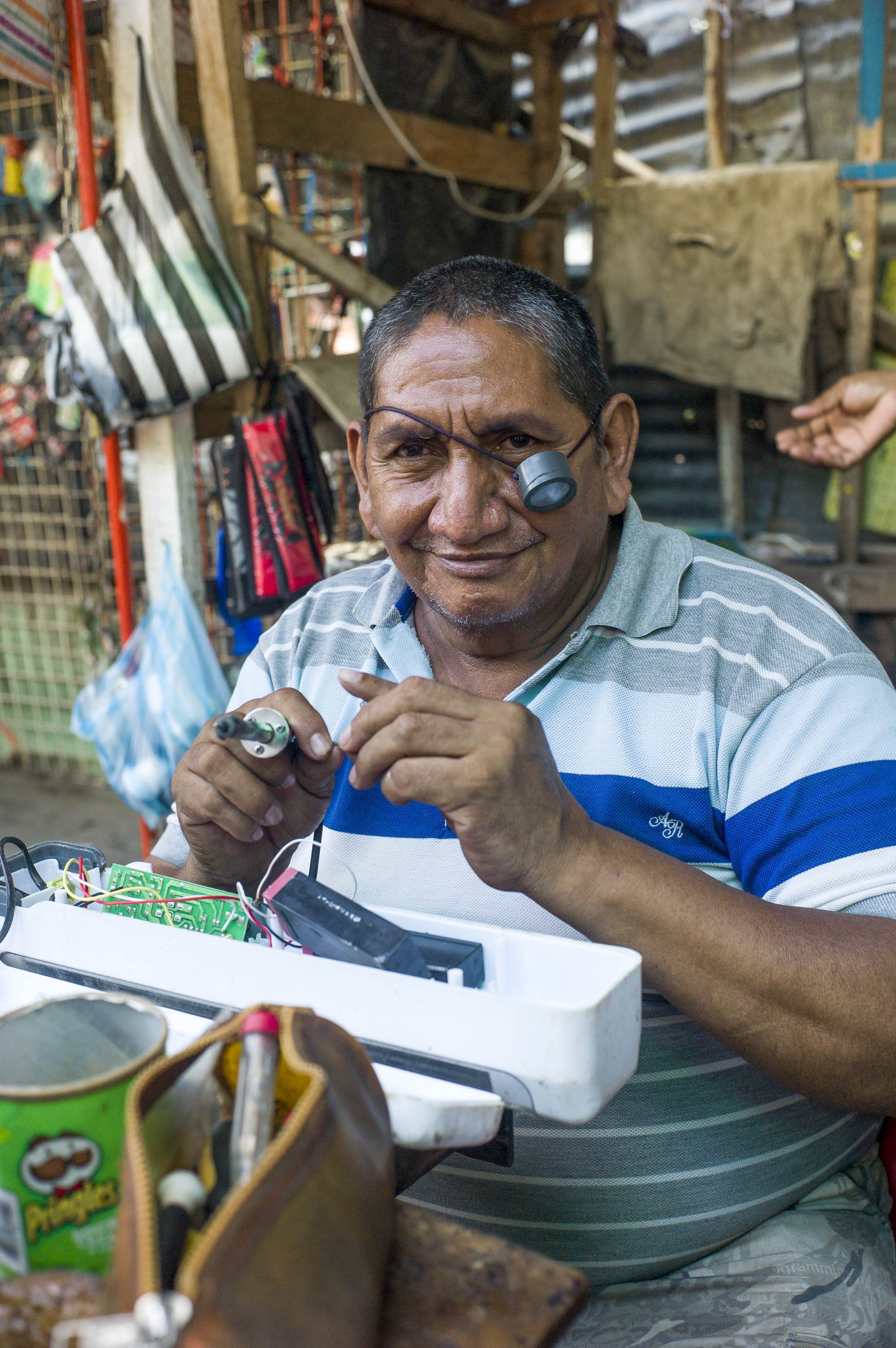 Electronics repairman, Santa Marta, Colombia, 2014