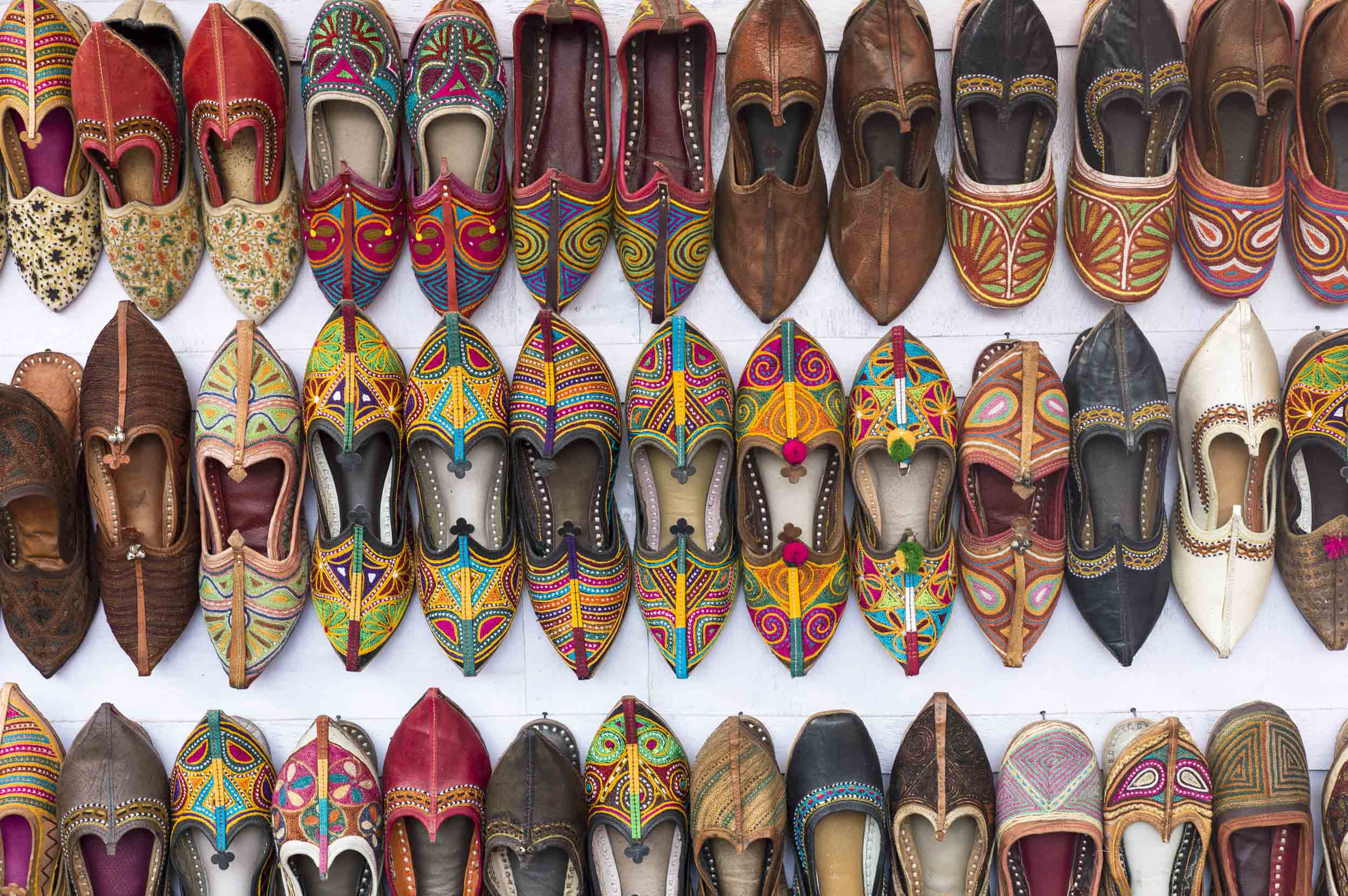 Artisanal shoes called “mojari” for sale in Jodhpur, 2012
